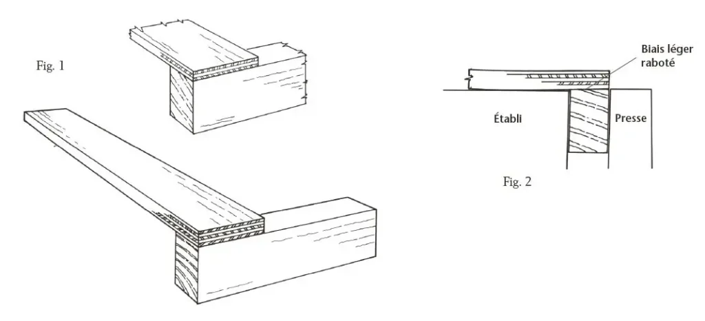 Dessins de deux butées de rabotage de hauteurs différentes serrées dans une presse d’établi, accompagnés d’une vue en section montrant le biais sur la face supérieure.