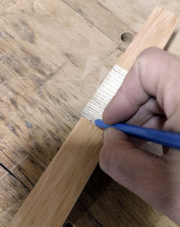 Traçage des repères de l’entaille correspondant à la largeur de la butée